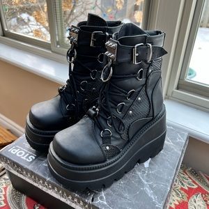 Demonia Shaker-60 Boots Brand New